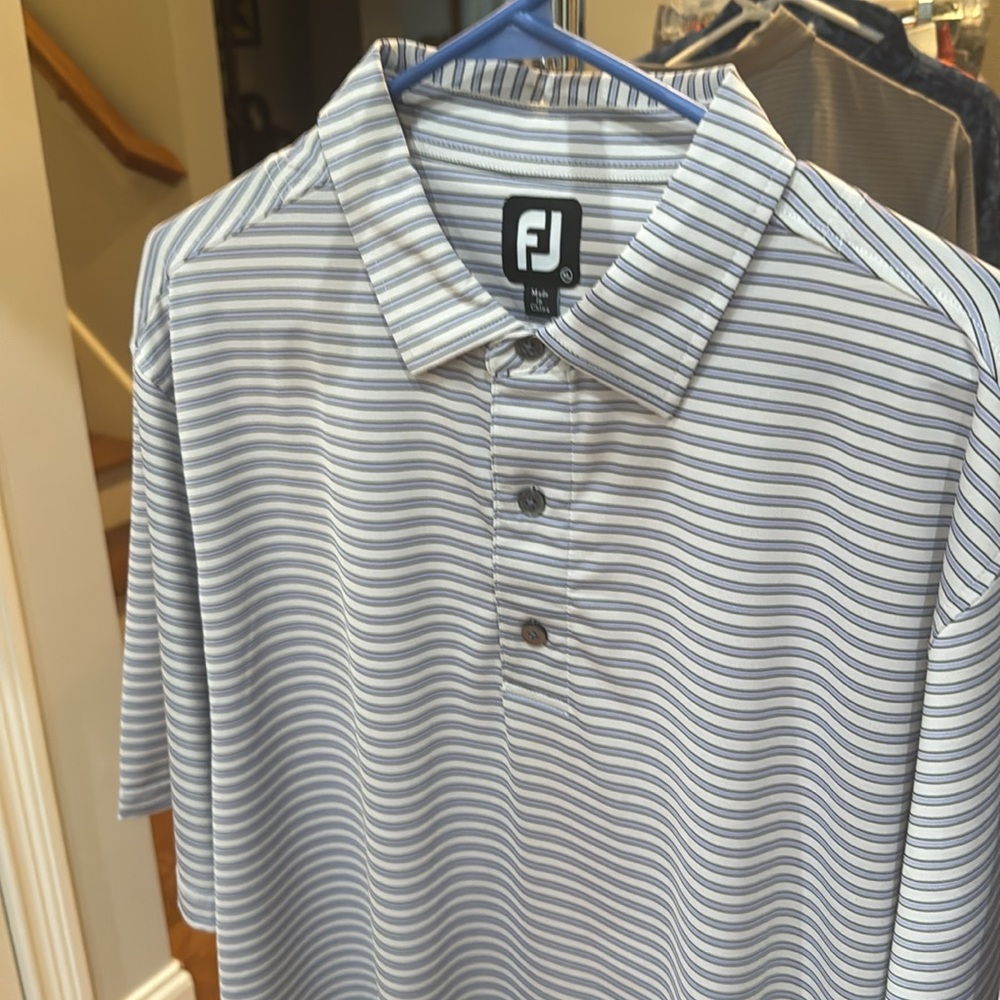 Men’s size XL Footjoy golf polo. Price is for 
All 3 polos - Picture 5 of 6